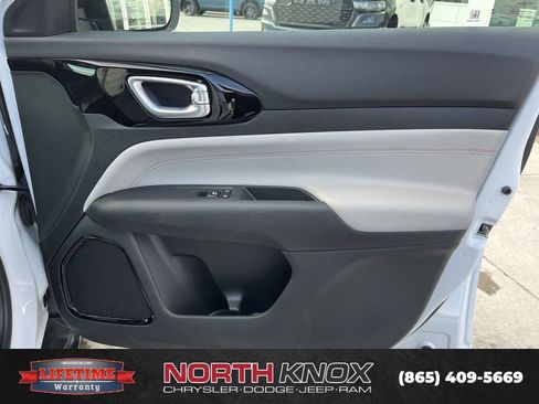 Used 2025 Jeep Compass Limited image 26