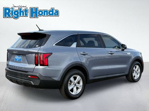 Used 2022 Kia Sorento LX FWD image 8