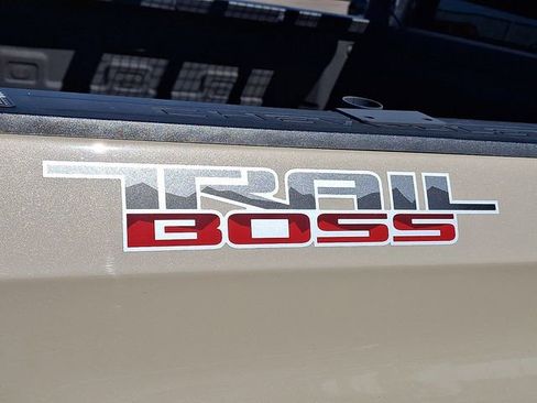 Used 2022 Chevrolet Silverado 1500 LT Trail Boss w/ LT Trail Boss Premium Package AWD/4WD image 30