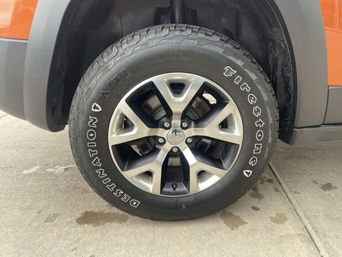 Used 2015 Jeep Cherokee Trailhawk AWD/4WD image 35