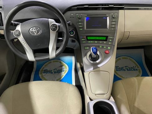 Used 2013 Toyota Prius Two image 12