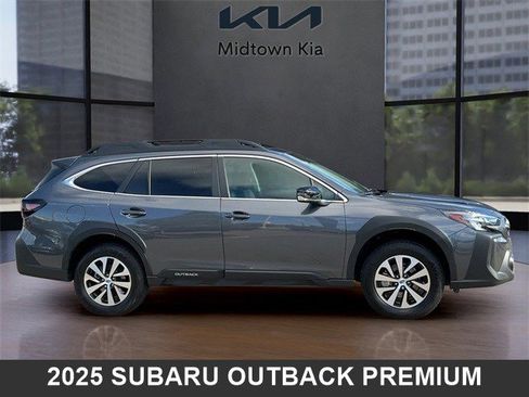 Used 2025 Subaru Outback Premium image 2