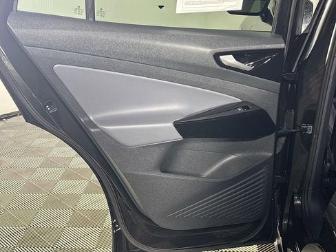 Used 2021 Volkswagen ID.4 Pro image 19