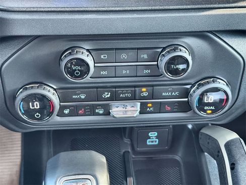 New 2025 Ford Bronco Badlands image 25