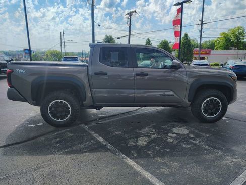 Used 2026 Toyota Tacoma TRD Off-Road AWD/4WD image 4