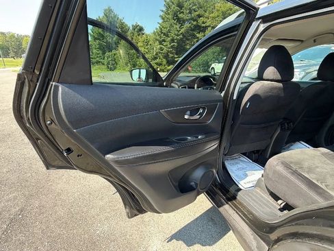 Used 2015 Nissan Rogue SV w/ SV Family Package AWD/4WD image 33