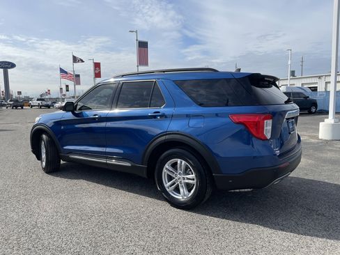 Used 2022 Ford Explorer XLT w/ Equipment Group 202A image 6