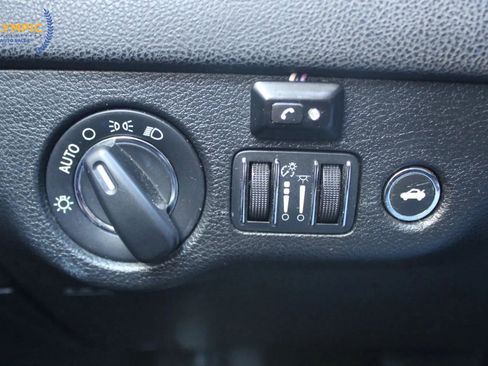 Used 2017 Chrysler 300 Limited image 28