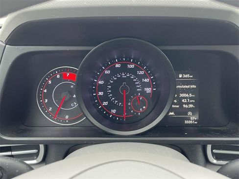 Used 2022 Hyundai Elantra SE image 24