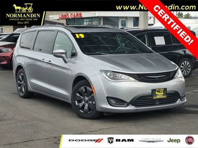 Certified 2019 Chrysler Pacifica Limited w/ Advanced Safetytec Group