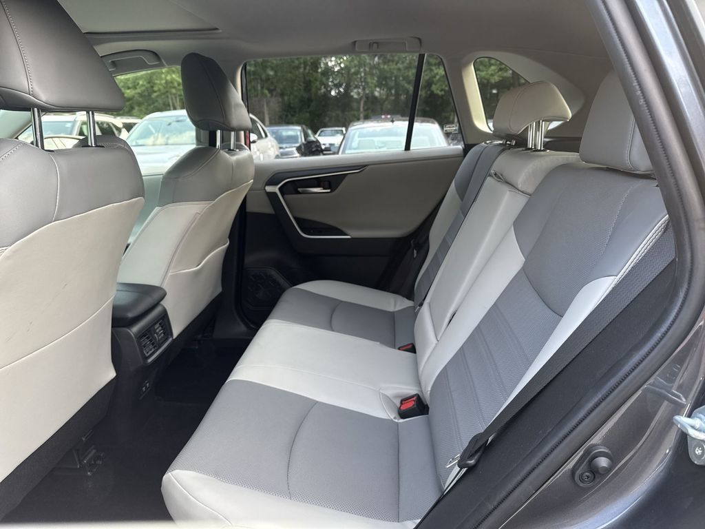 Used 2019 Toyota RAV4 Limited AWD/4WD image 25