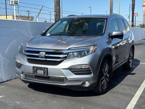Used 2017 Honda Pilot Touring image 2