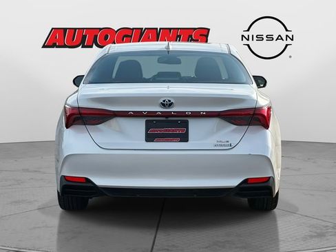 Used 2022 Toyota Avalon XLE image 4
