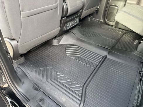 Used 2021 Chevrolet Silverado 1500 LT image 22