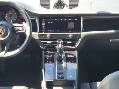 Used 2025 Porsche Macan image 24