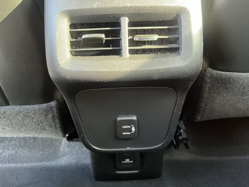 Used 2019 Chevrolet Equinox Premier w/ LPO, Cargo Package FWD image 28