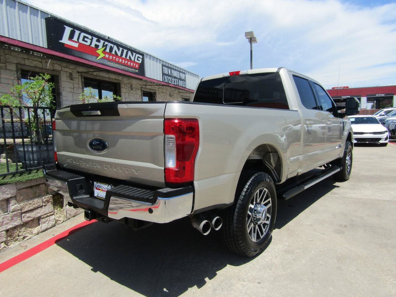 Used 2017 Ford F350 Lariat w/ Lariat Value Package AWD/4WD image 4