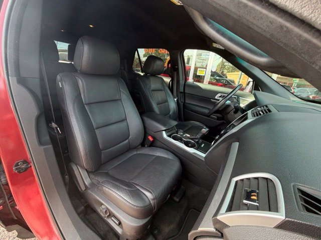 Used 2015 Ford Explorer XLT w/ Equipment Group 202B AWD/4WD image 12