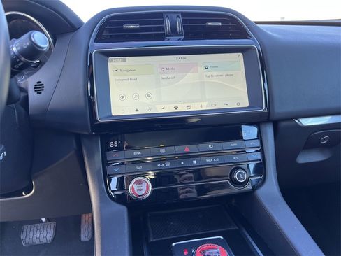 Used 2020 Jaguar F-PACE Premium image 25