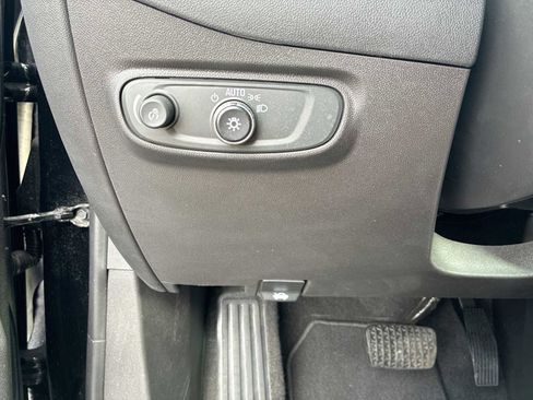 Certified 2023 Chevrolet Equinox LS w/ LS Convenience Package image 17