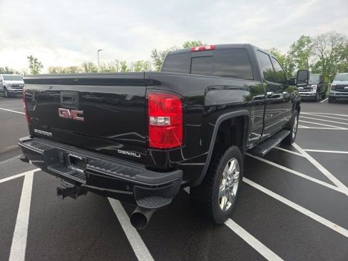 Used 2017 GMC Sierra 2500 Denali w/ Duramax Plus Package AWD/4WD image 9
