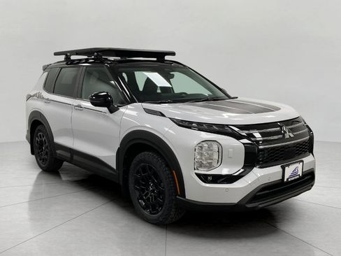 New 2026 Mitsubishi Outlander SE image 1