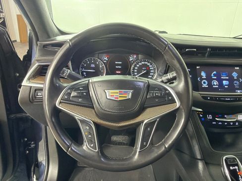 Used 2018 Cadillac XT5 Platinum w/ Driver Assist Package AWD/4WD image 16