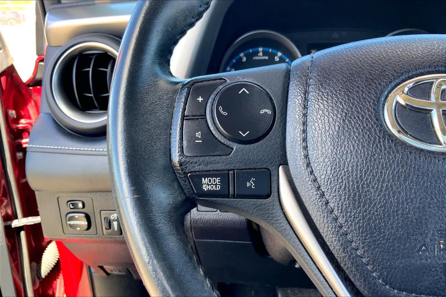 Used 2018 Toyota RAV4 XLE FWD image 23