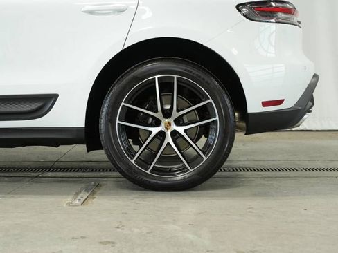 Certified 2025 Porsche Macan AWD/4WD image 43