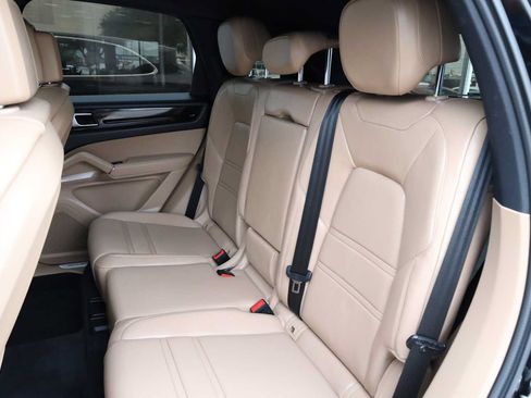 Used 2019 Porsche Cayenne AWD/4WD image 42