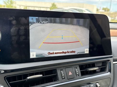 Used 2025 Lexus ES 350 350 w/ Premium Package image 24