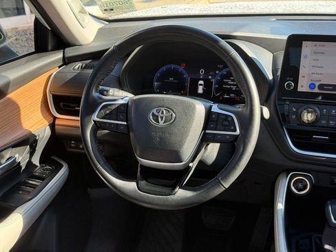 Used 2024 Toyota Grand Highlander AWD image 15