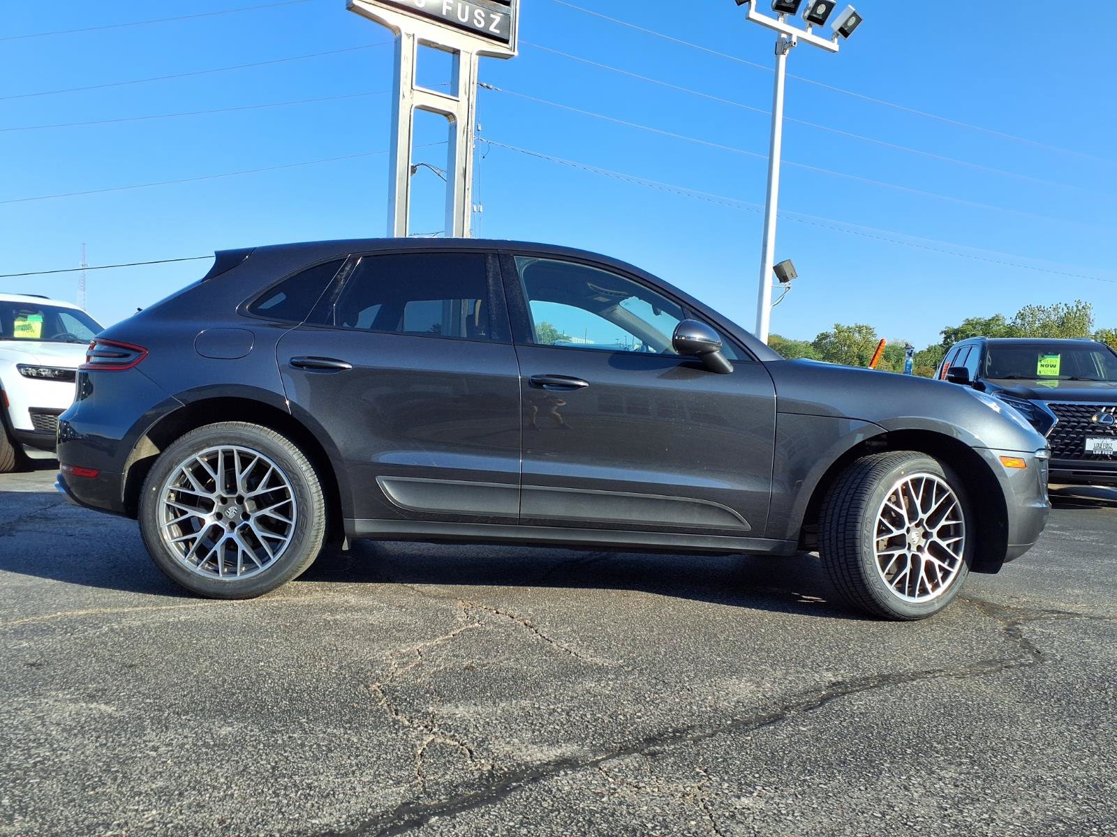 Used 2018 Porsche Macan AWD/4WD image 31
