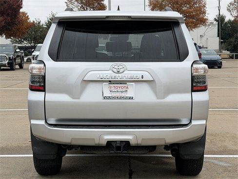 Used 2022 Toyota 4Runner SR5 image 5