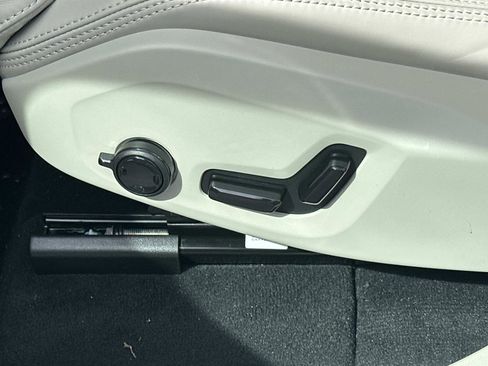 New 2026 Volvo XC90 T8 Ultra w/ Protection Package Premier image 14