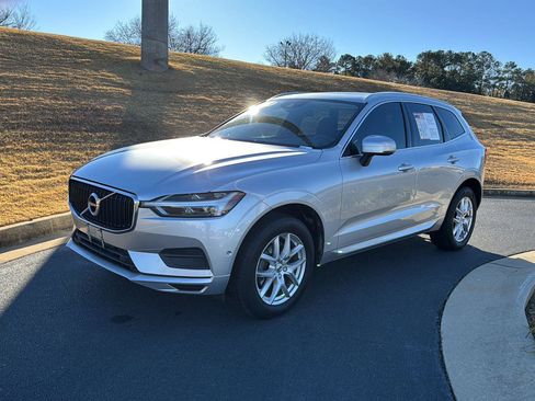 Used 2019 Volvo XC60 T5 Momentum w/ Multimedia Package image 1