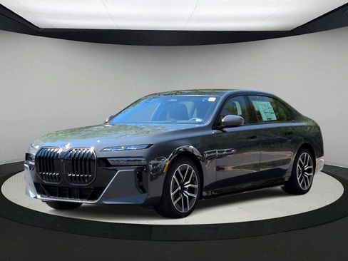 Used 2026 BMW i7 xDrive60 w/ Executive Package AWD/4WD image 4