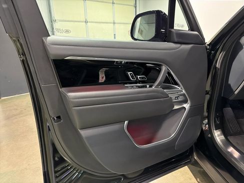 Used 2024 Land Rover Range Rover SE AWD/4WD image 17