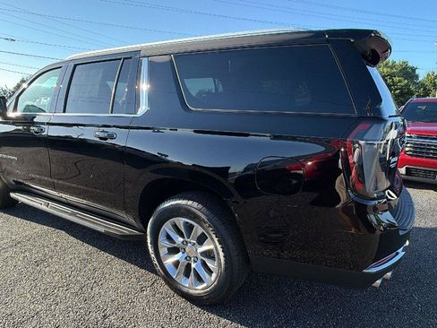 New 2026 Chevrolet Suburban Premier w/ Sun And Tow Package AWD/4WD image 10