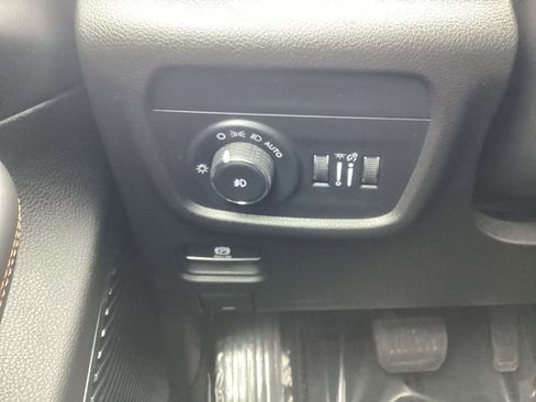 Used 2022 Jeep Grand Cherokee Summit w/ Adv Protech Group IV AWD/4WD image 30