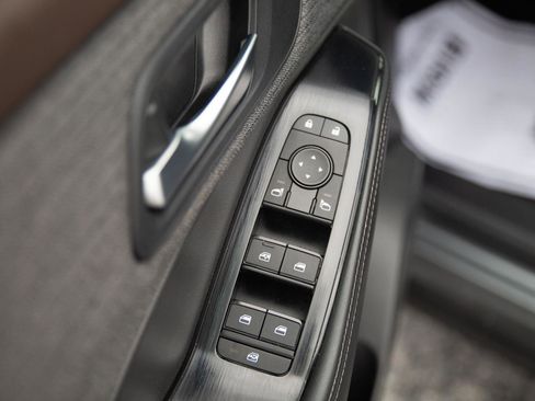 Used 2023 Nissan Rogue SV image 18