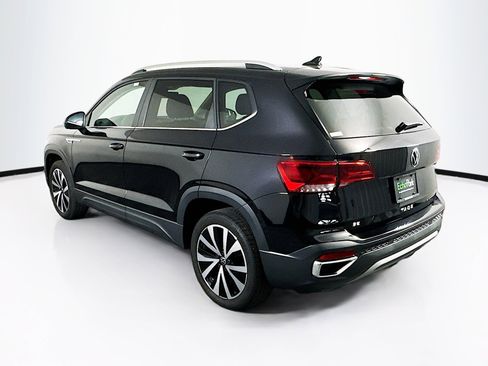 Used 2023 Volkswagen Taos SE w/ Panoramic Sunroof Package FWD image 5
