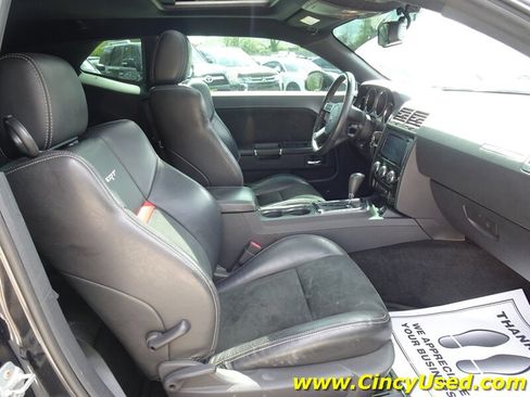 Used 2009 Dodge Challenger SRT8 w/ SRT Option Group II RWD image 15