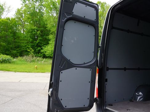 Used 2024 Mercedes-Benz Sprinter 2500 image 33