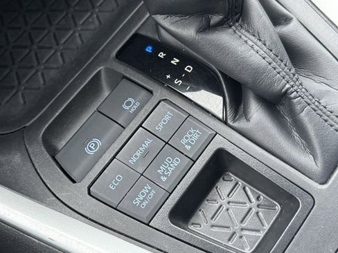 Used 2022 Toyota RAV4 XLE w/ XLE Grade Weather Package image 16