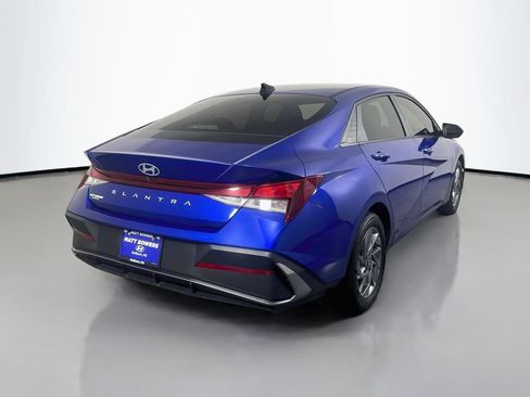Used 2024 Hyundai Elantra SEL FWD image 5