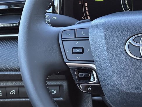 Certified 2025 Toyota Camry SE w/ Convenience Package image 13