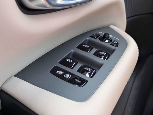 New 2026 Volvo XC90 T8 Plus w/ Protection Package Premier AWD/4WD image 29