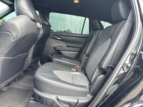 Used 2021 Toyota Highlander XSE AWD/4WD image 9