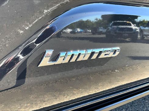 Used 2024 Toyota Tacoma Limited w/ Limited Package (LT) AWD/4WD image 9